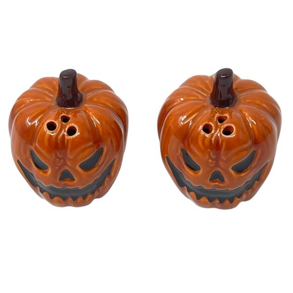 Angry Pumpkins Ceramic Salt and Pepper Set 2.5"x2" Halloween Decor Party New - Picture 3 of 4